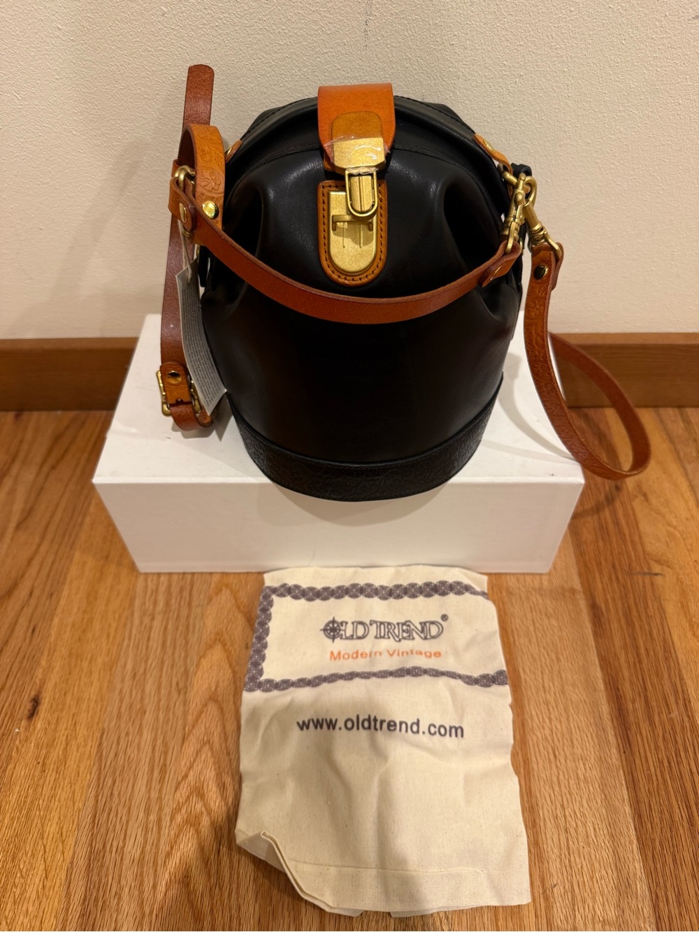 Old Trend Doctor Bucket Crossbody Bag New With Tags